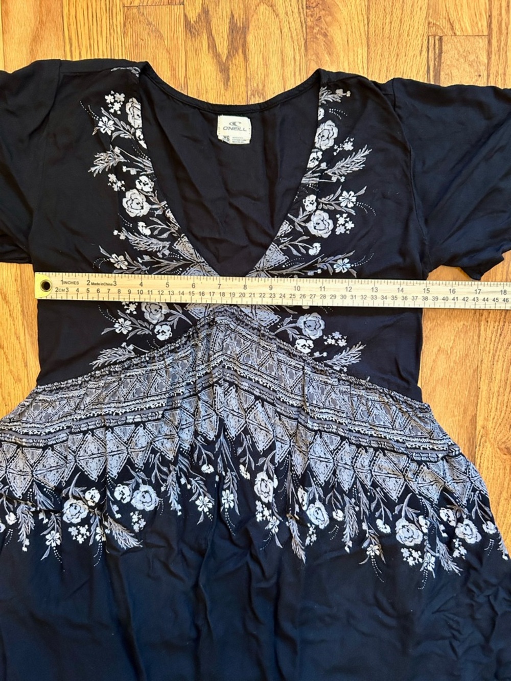 O'Neill Black and White V-Neck Floral Tunic Dress - Picture 5 of 6